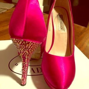 ⚡️FLASH SALE⚡️Steve Madden Partyy R hot pink pumps