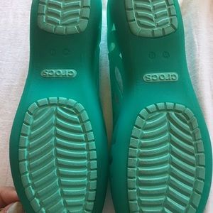 New CROCS flats. Green size 11 wide