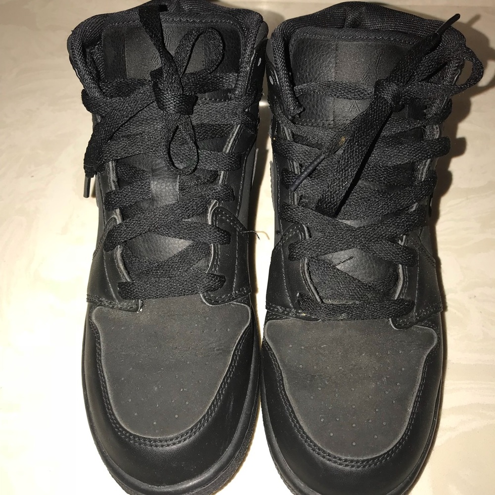 AIR JORDAN 1’S ALL BLACK