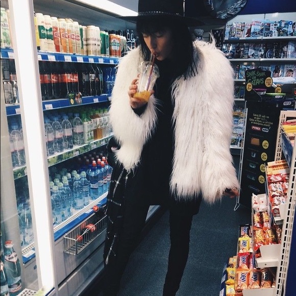 Zara Super Plush Pale Pink Cropped Coat PRICE FIRM - Picture 5 of 8