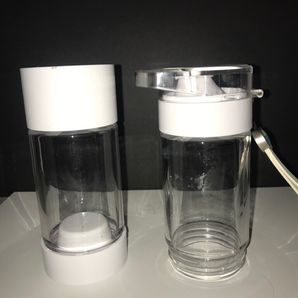 White and clear fruit infused water bottle - Picture 2 of 4