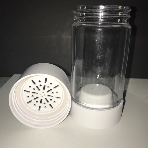 White and clear fruit infused water bottle - Picture 3 of 4