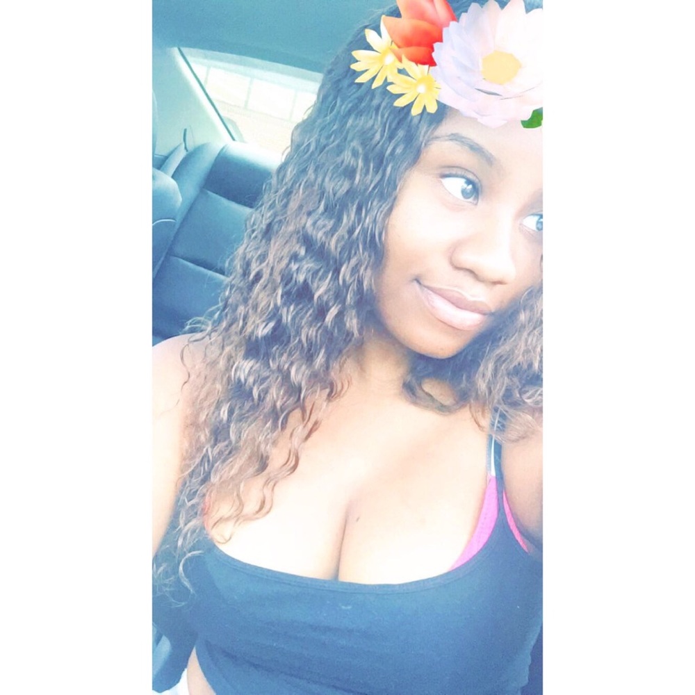 Meet your Posher, Dakina