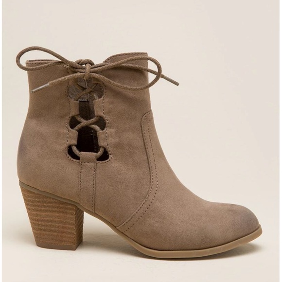 NIB Tan Distressed Side Tie Ankle Boots - Picture 3 of 8