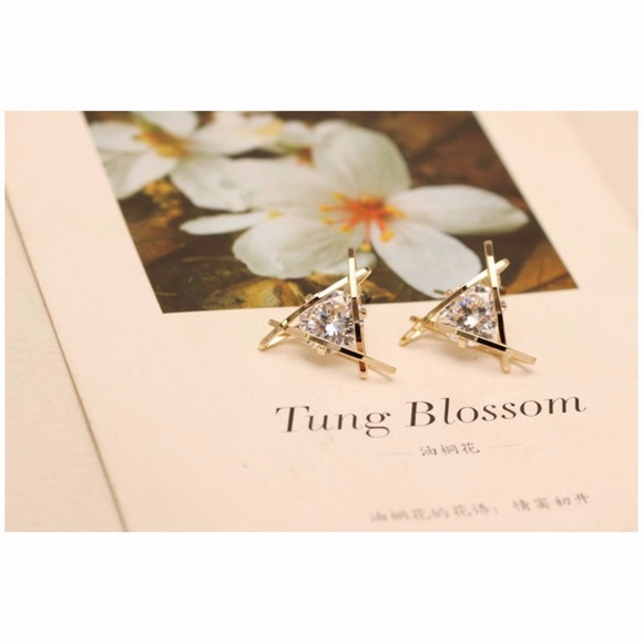 ❤️4 for $20 Sale❤️New Gold/Sliver CZ Earrings - Picture 3 of 4