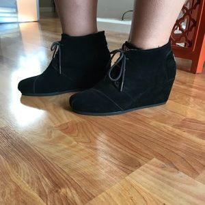 Toms wedged booties