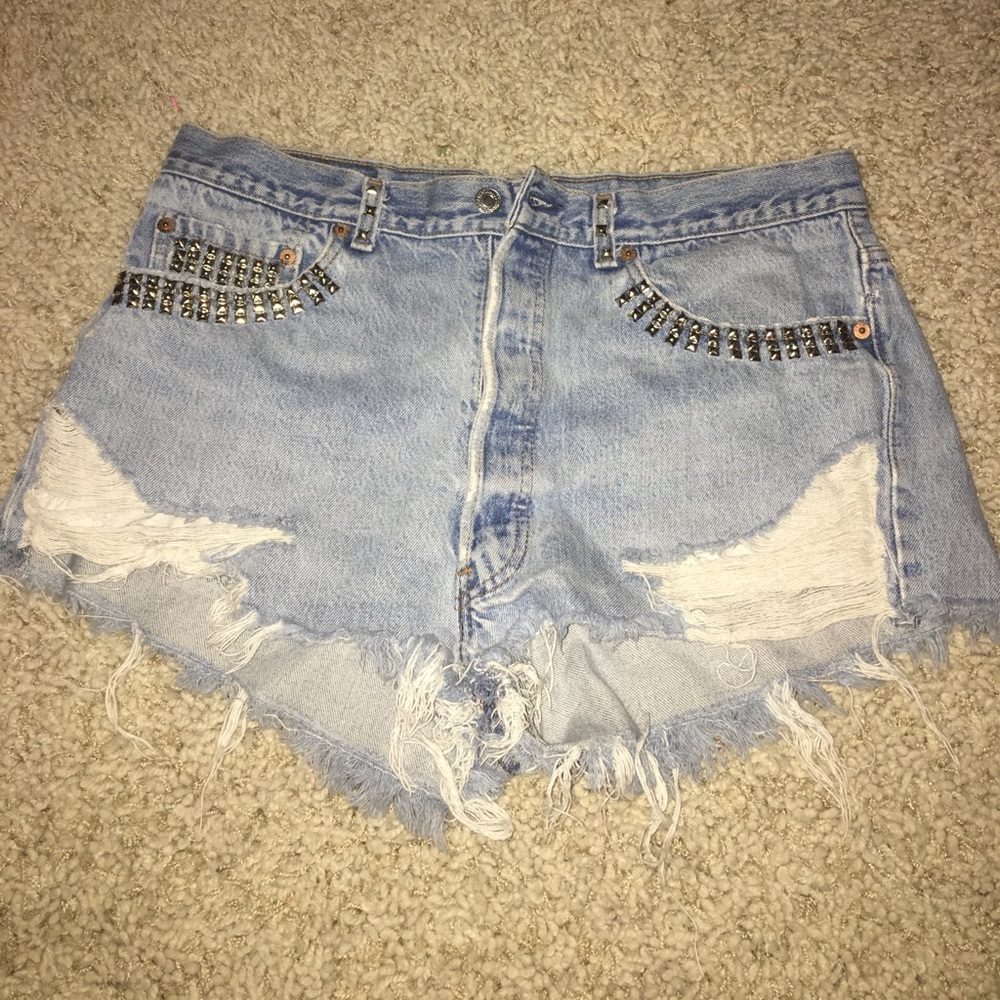 Levi distressed shorts