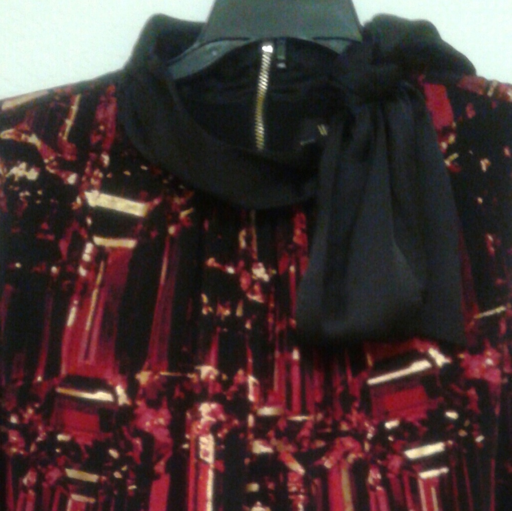 Red Multi-colored Top - Picture 3 of 4