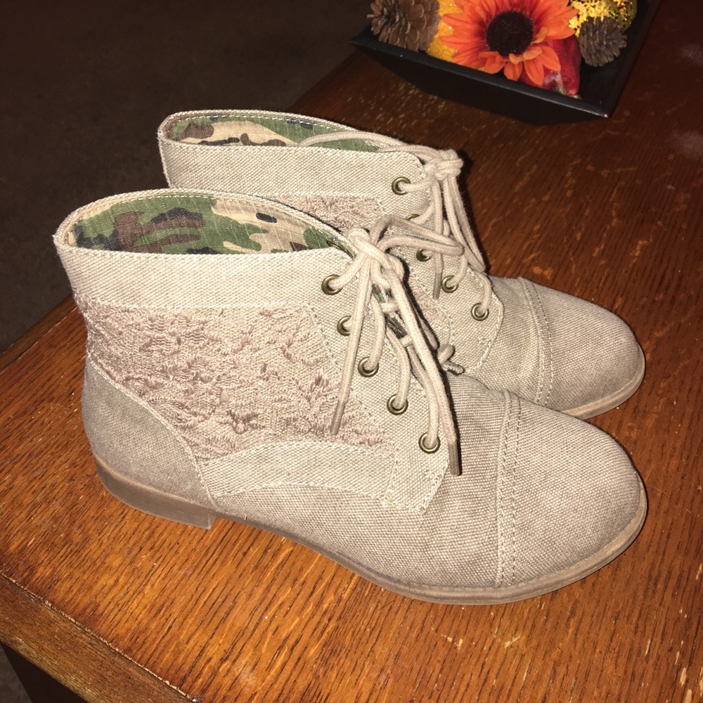 🎉 SALE 🎉 Taupe Booties
