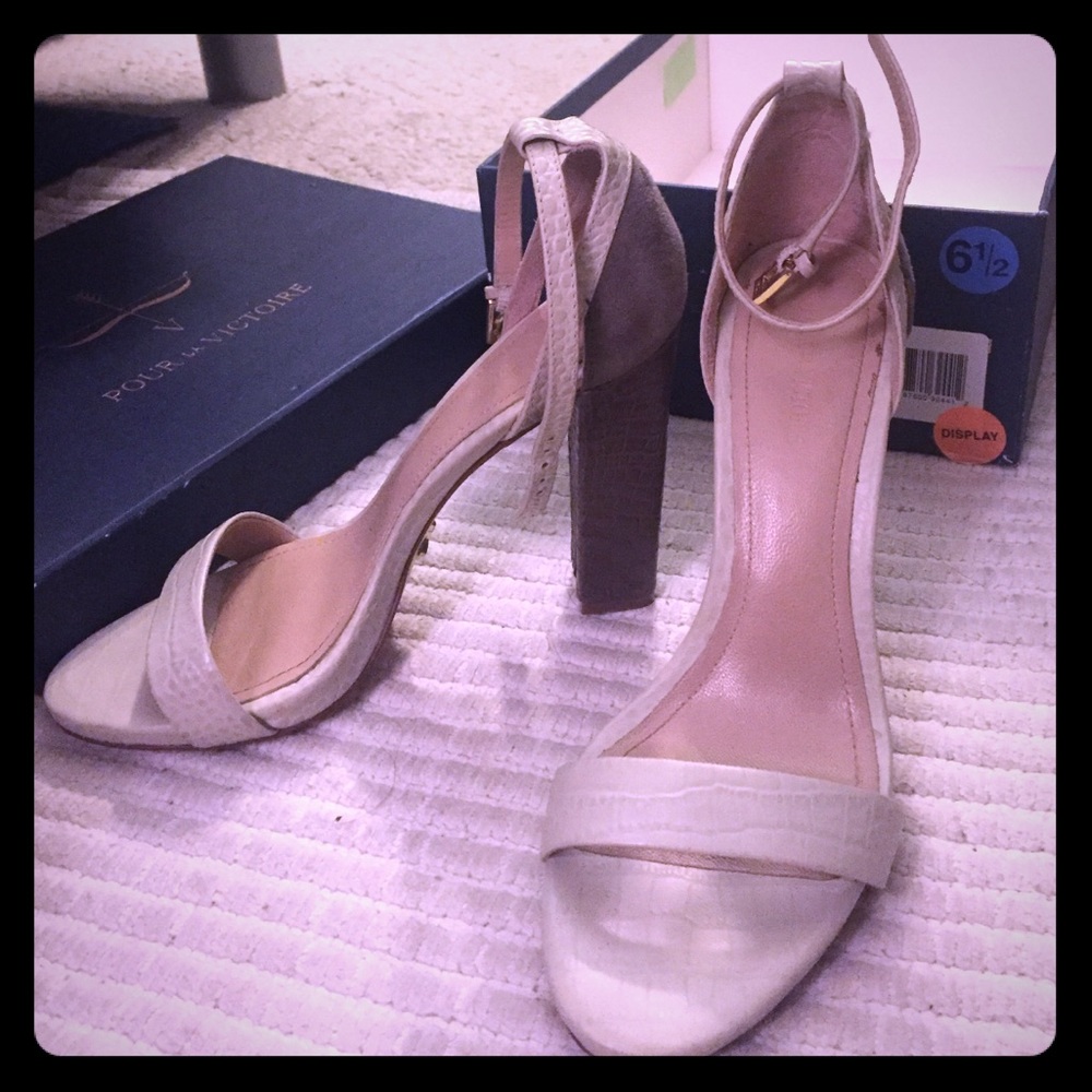 Pre Loved Pour La Victoire “Chase” Strappy Heel