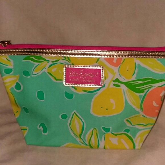 Lilly Pulitzer For Estee Lauder Handbags - ♡EEUC Lilly Pulitzer For Estee Lauder Make-up Bag♡