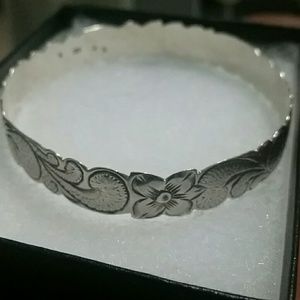Hawaiian bracelet (8in 21cm)