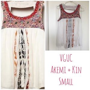 VGUC Akemi + Kin embroidered blouse VGUC Akemi + Kin embroidered blouse