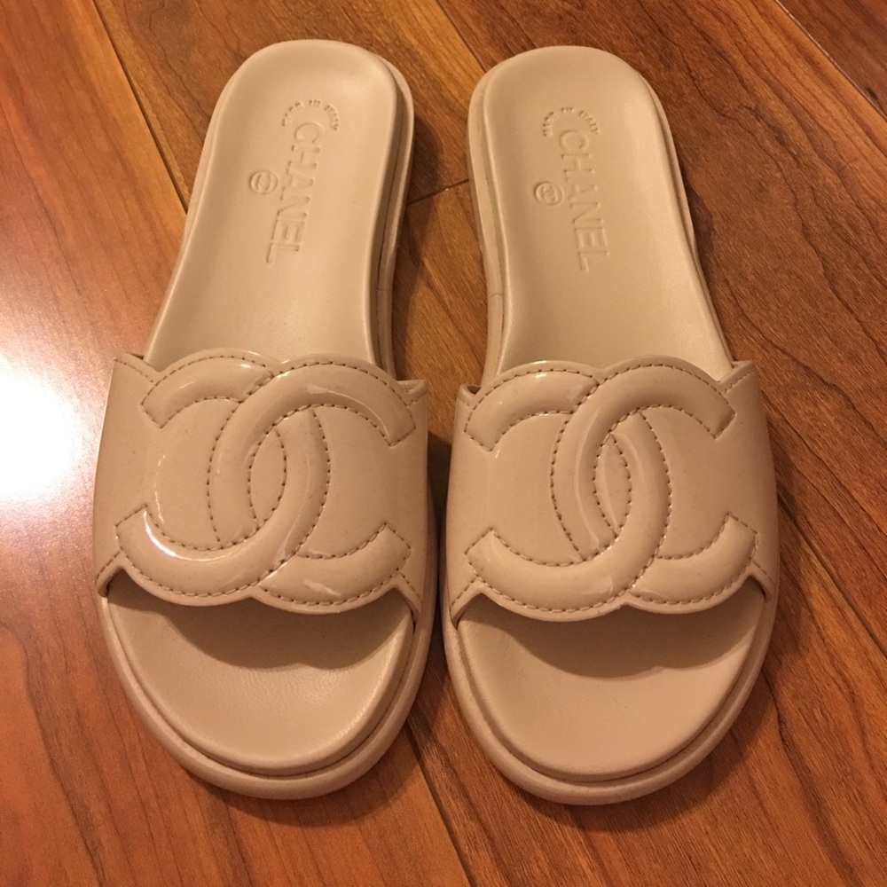 Chanel Nude Patent Leather CC Slides