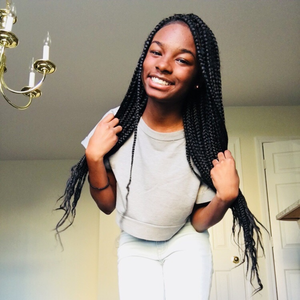 Meet your Posher, Oriana at Yohanace Boutique!👚👗