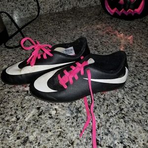 Youth cleats