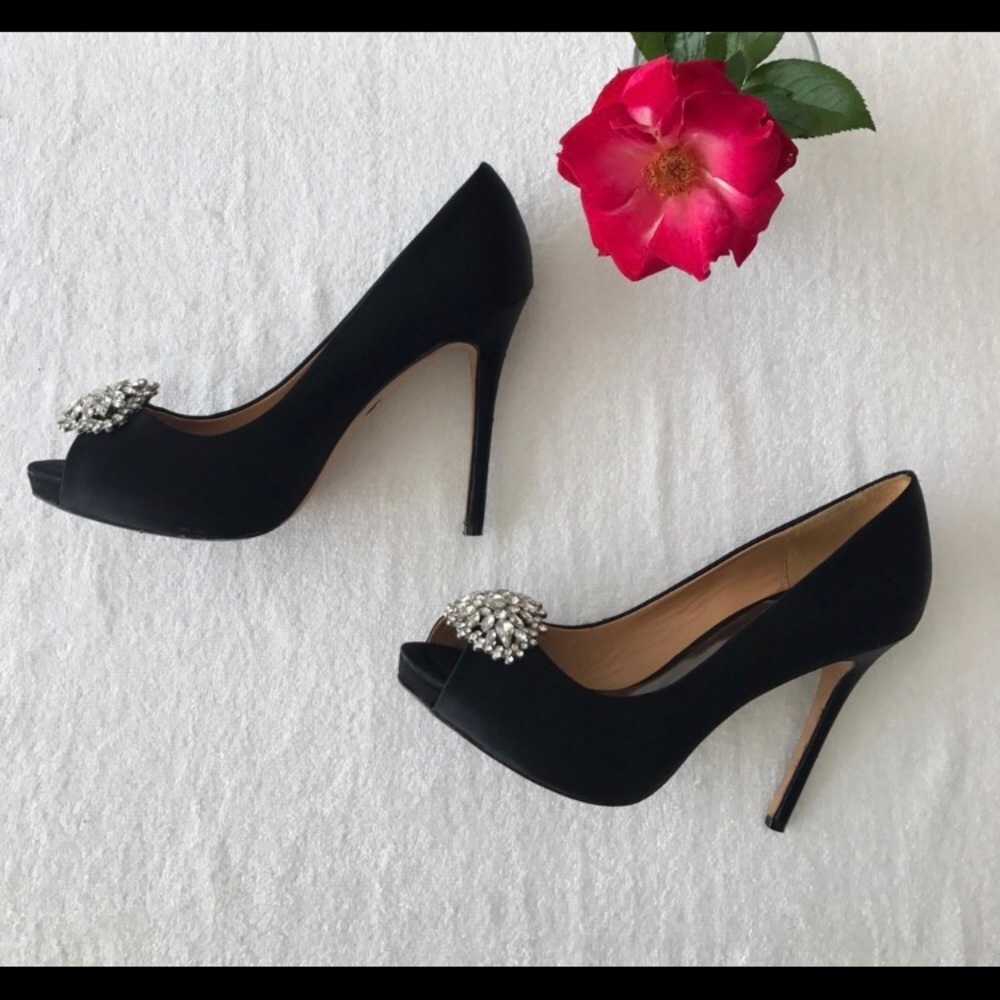 badgley mischka peep toe pumps