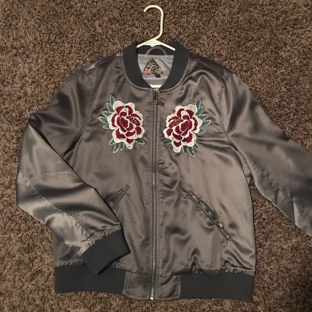 Bomber jacket w/Japanese flowers