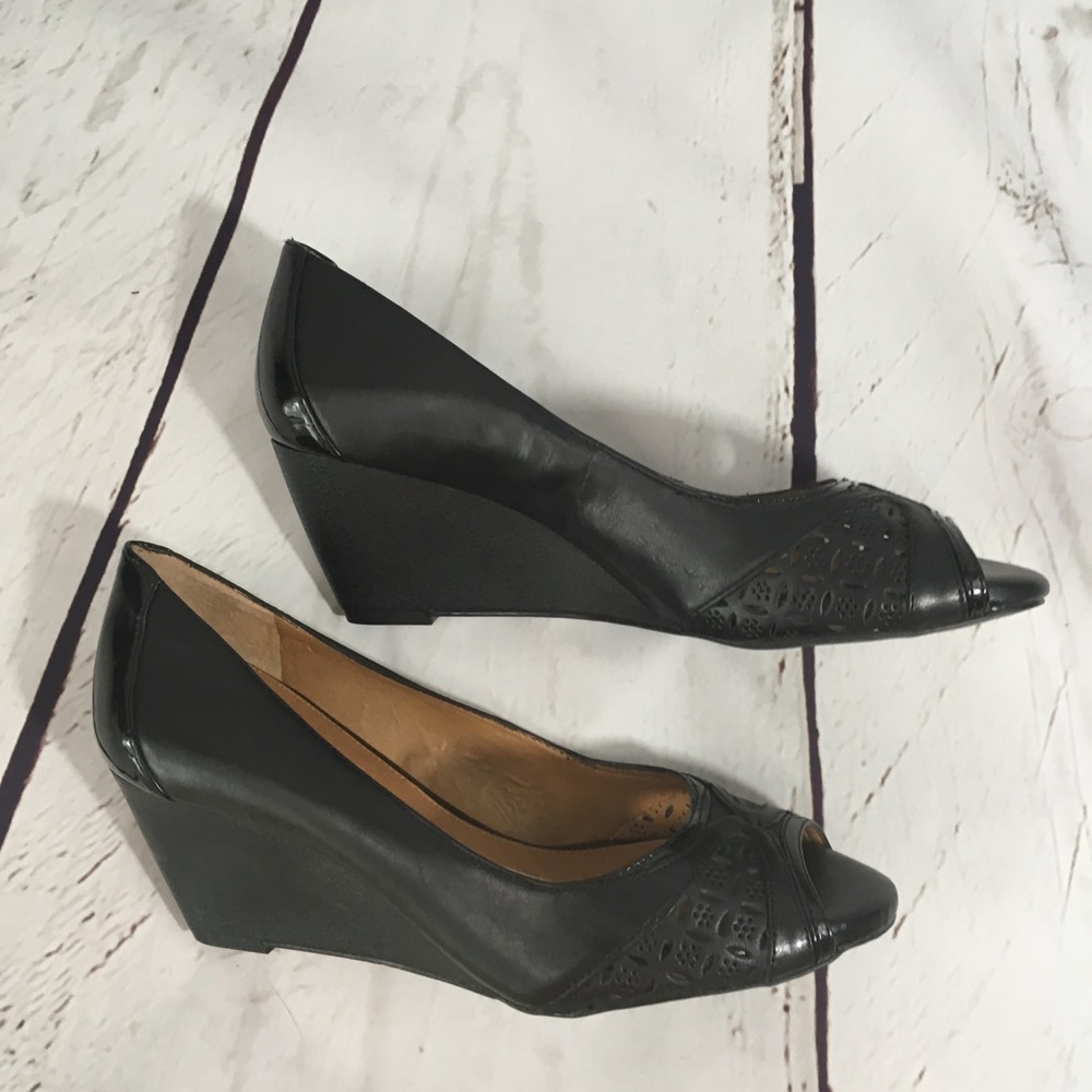 Michelle D Black Leather Wedges Sz 10 NWOT