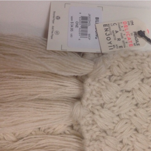 NWT Billabong Tan Fringed Scarf - Picture 3 of 4
