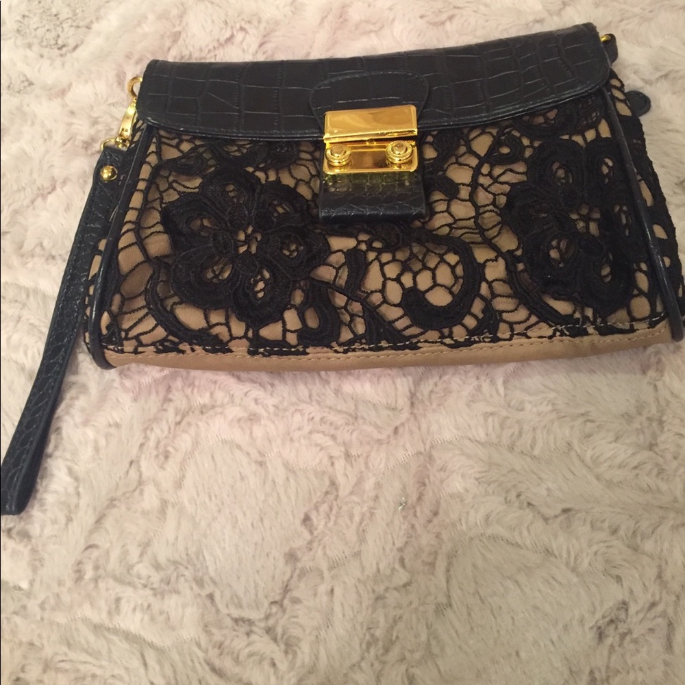 Lace look clutch/wristlet
