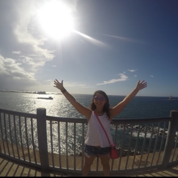 Meet your Posher, Gabriela - Picture 1 of 1