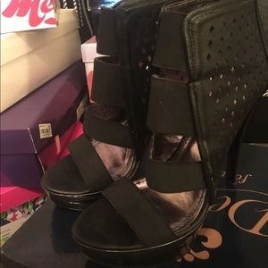 Deréon Heel Sandal Bootie