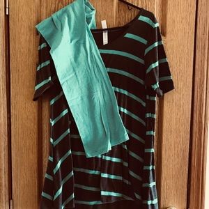 LulaRoe perfect tee and Os leggings