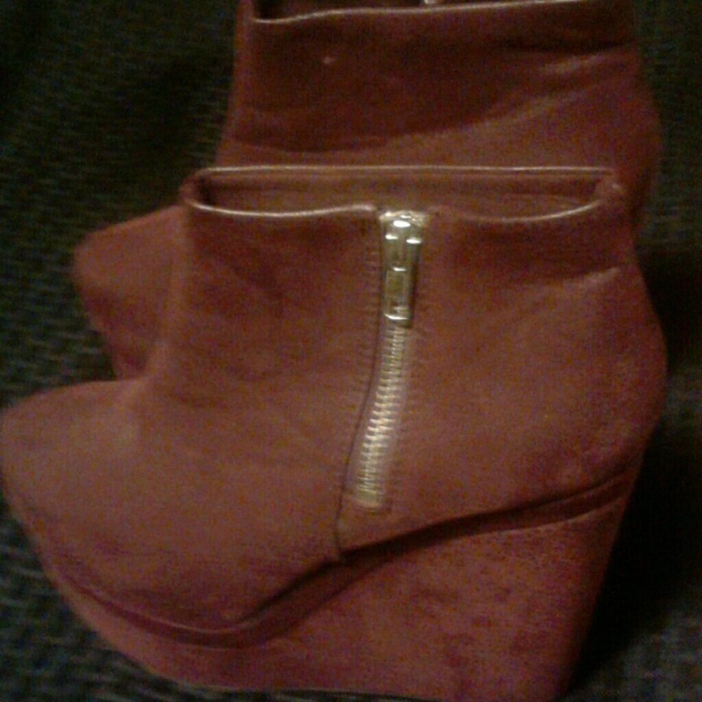 Boots - Picture 2 of 4