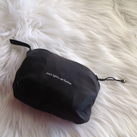 NWT✔️LULULEMON Go Lightly Tote Packable - Picture 2 of 7