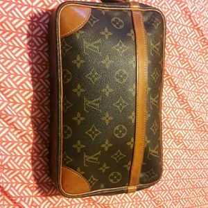 SOLD! LOUIS VUITTON Toiletry 28