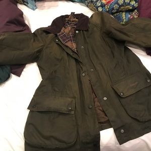 Women’s Barbour classic beadnell jacket in olive