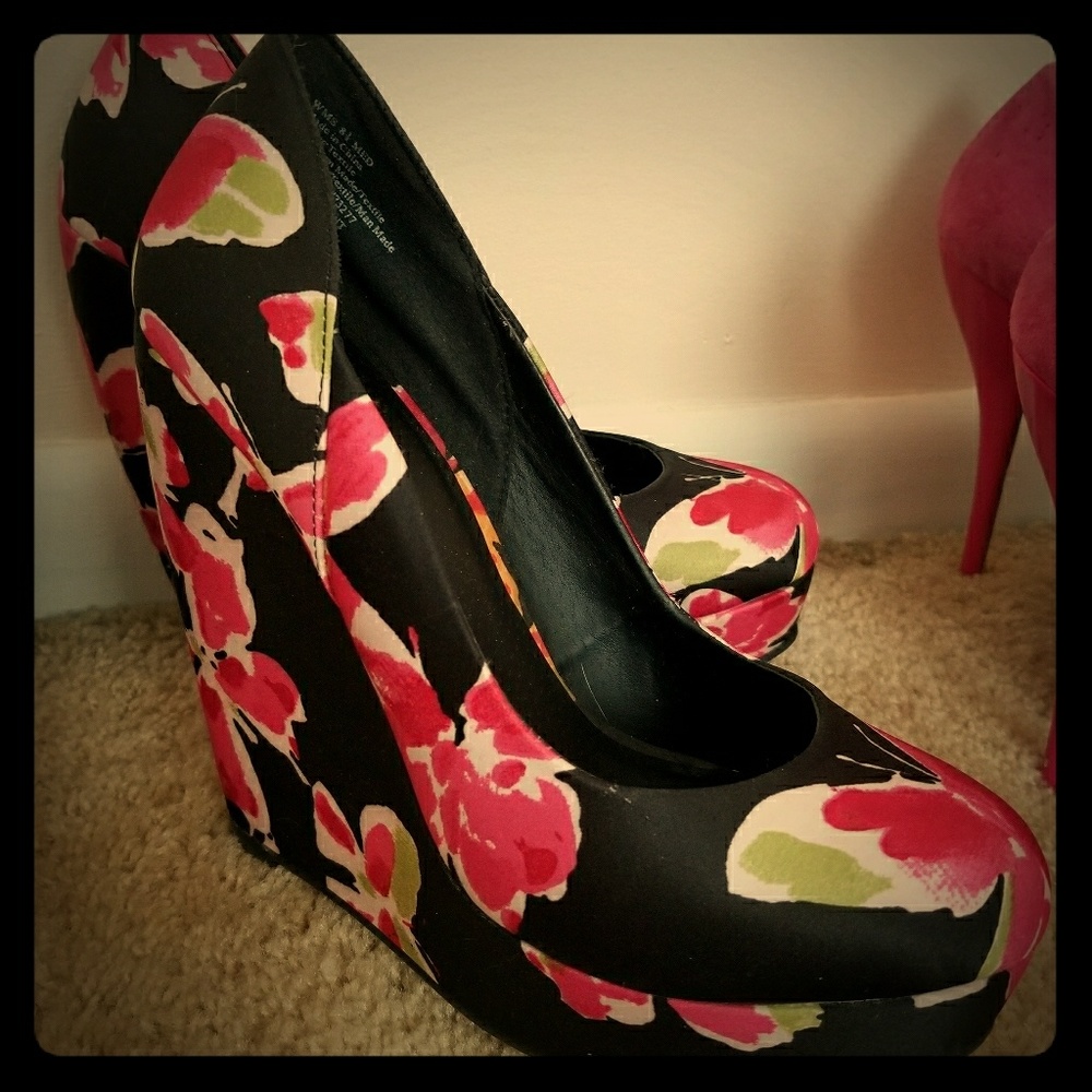 Floral wedges