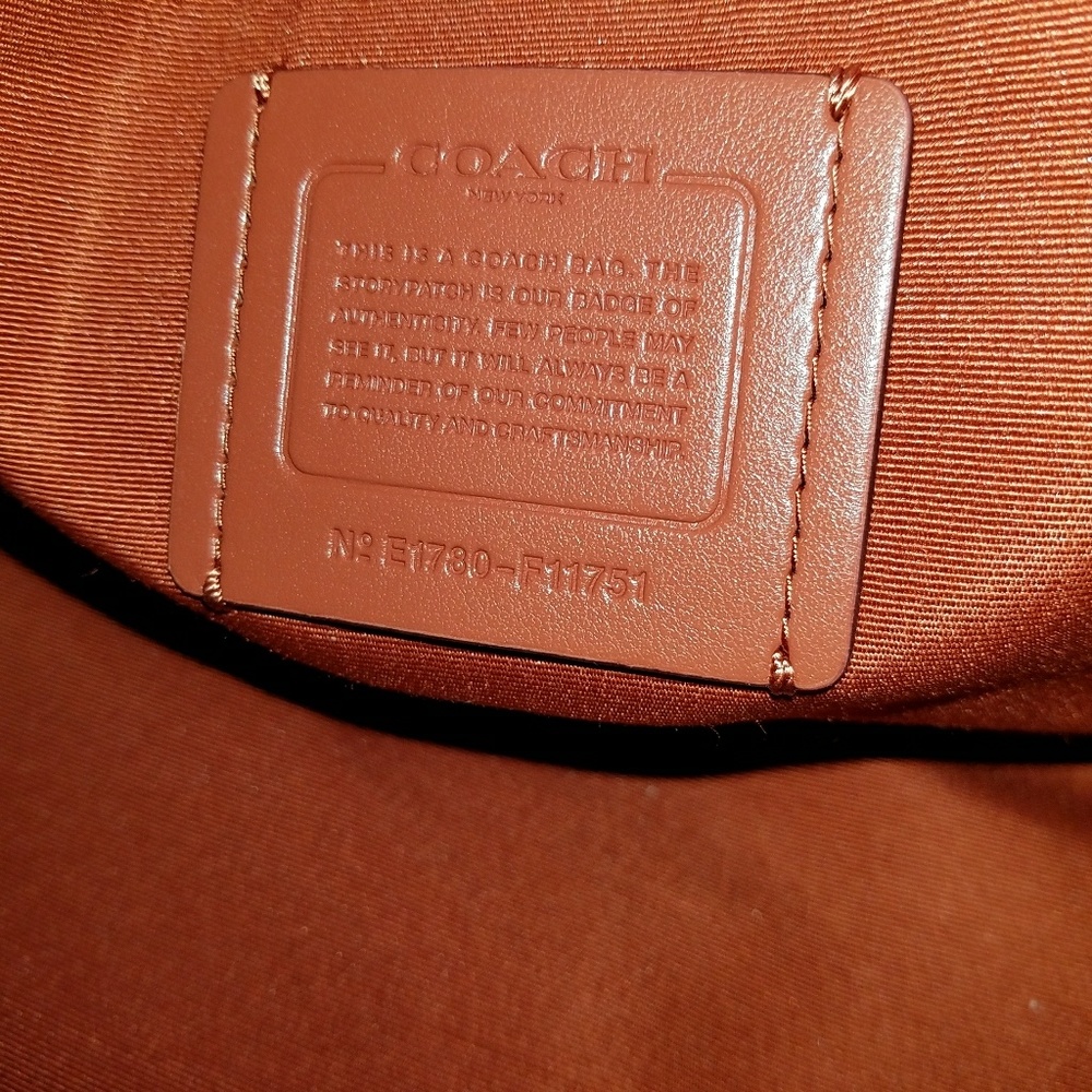 โSOLD LOCALLY โ*GIFTED*BNWT Coach 100% authentic! - Picture 5 of 8
