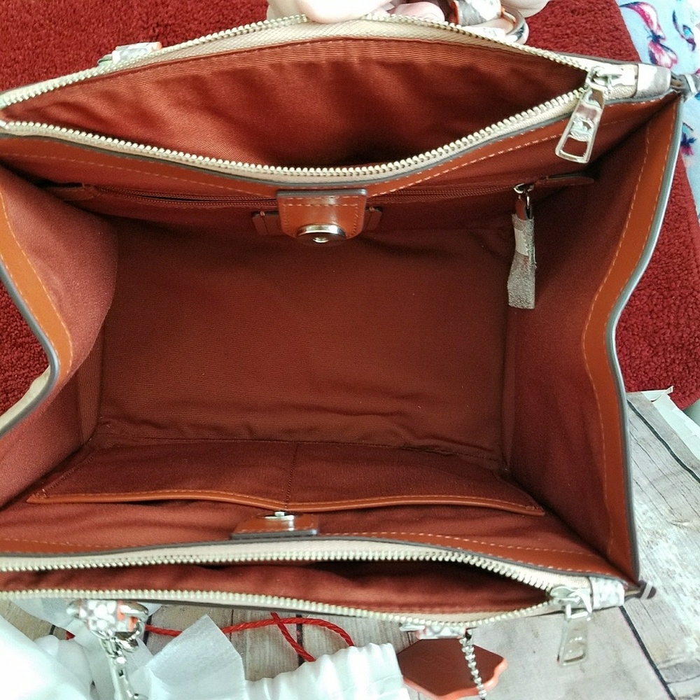 โSOLD LOCALLY โ*GIFTED*BNWT Coach 100% authentic! - Picture 7 of 8