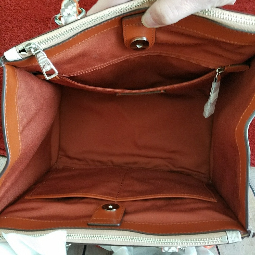โSOLD LOCALLY โ*GIFTED*BNWT Coach 100% authentic! - Picture 8 of 8
