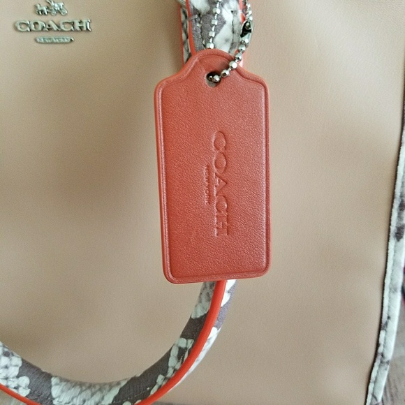 ☆SOLD LOCALLY ☆*GIFTED*BNWT Coach 100% authentic! - Picture 3 of 8