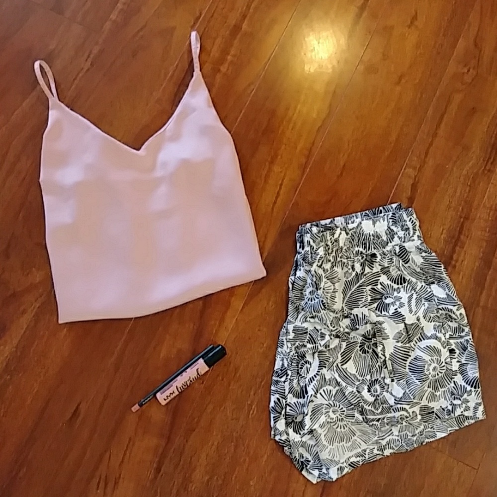 Beautiful b&w floral shorts