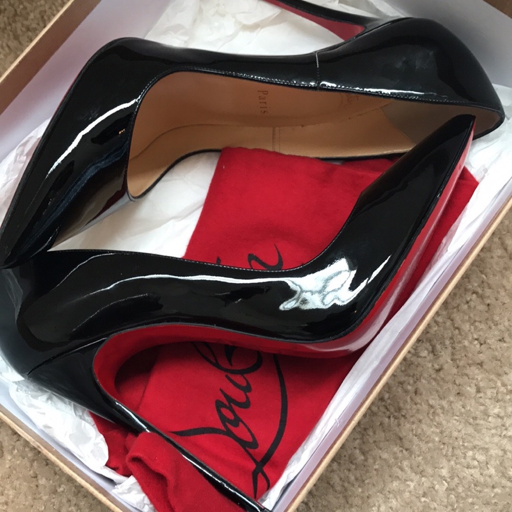 So Kate Christian Louboutin ! Fits size 9m!