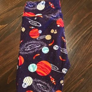 LulaRoe space os leggings