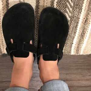 Boston soft footbed black suede Birkenstocks🖤😍