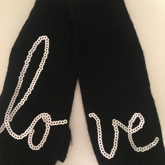 Accessories - "LOVE" fingerless gloves