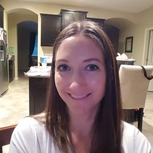 Meet your Posher, Lora