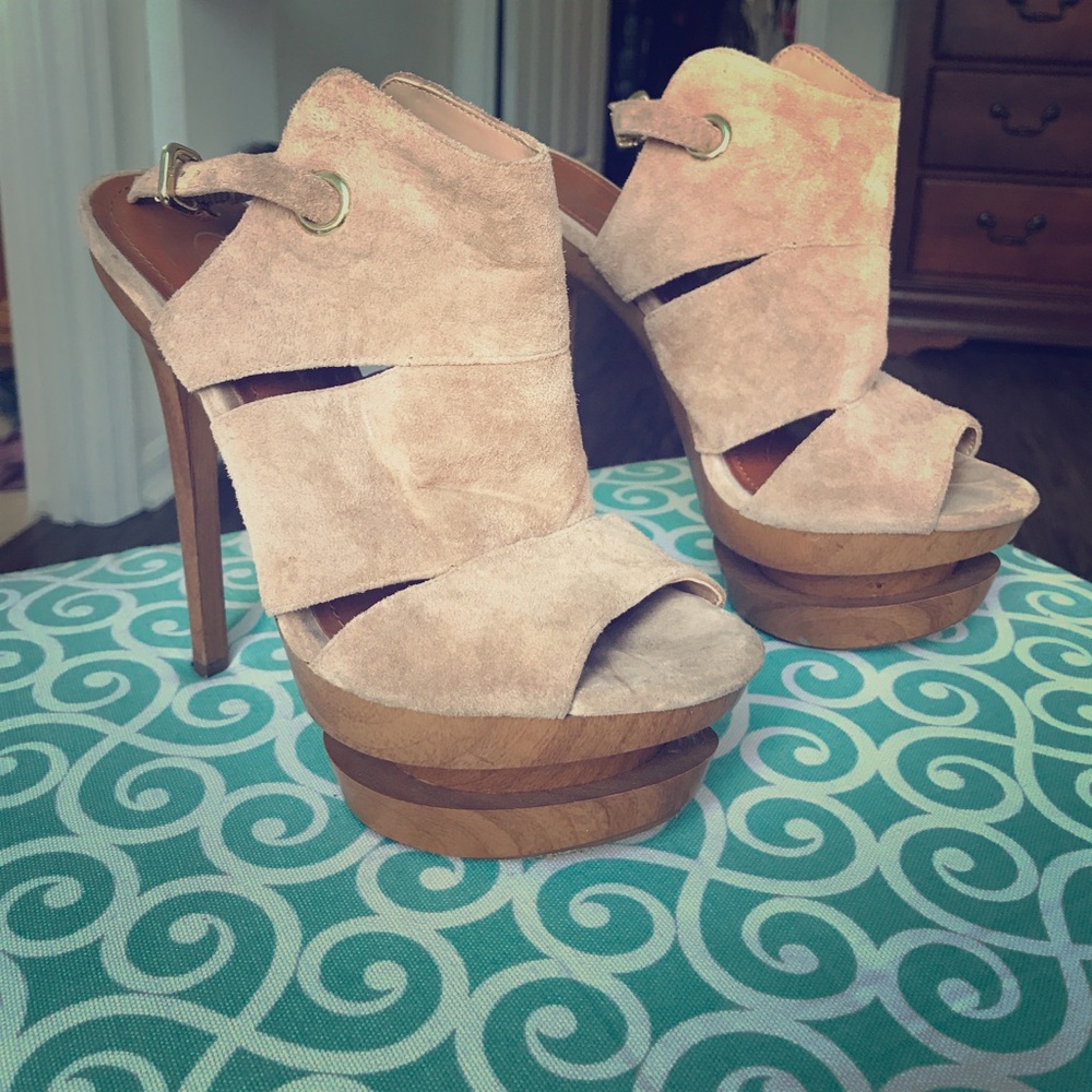 Jessica Simpson platform heels