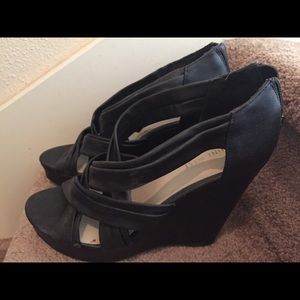 Black Wedges