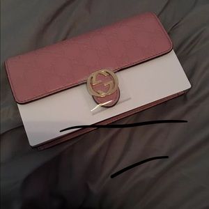 Gucci wallet on chain