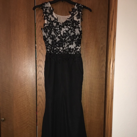 Prom dress - Picture 1 of 7