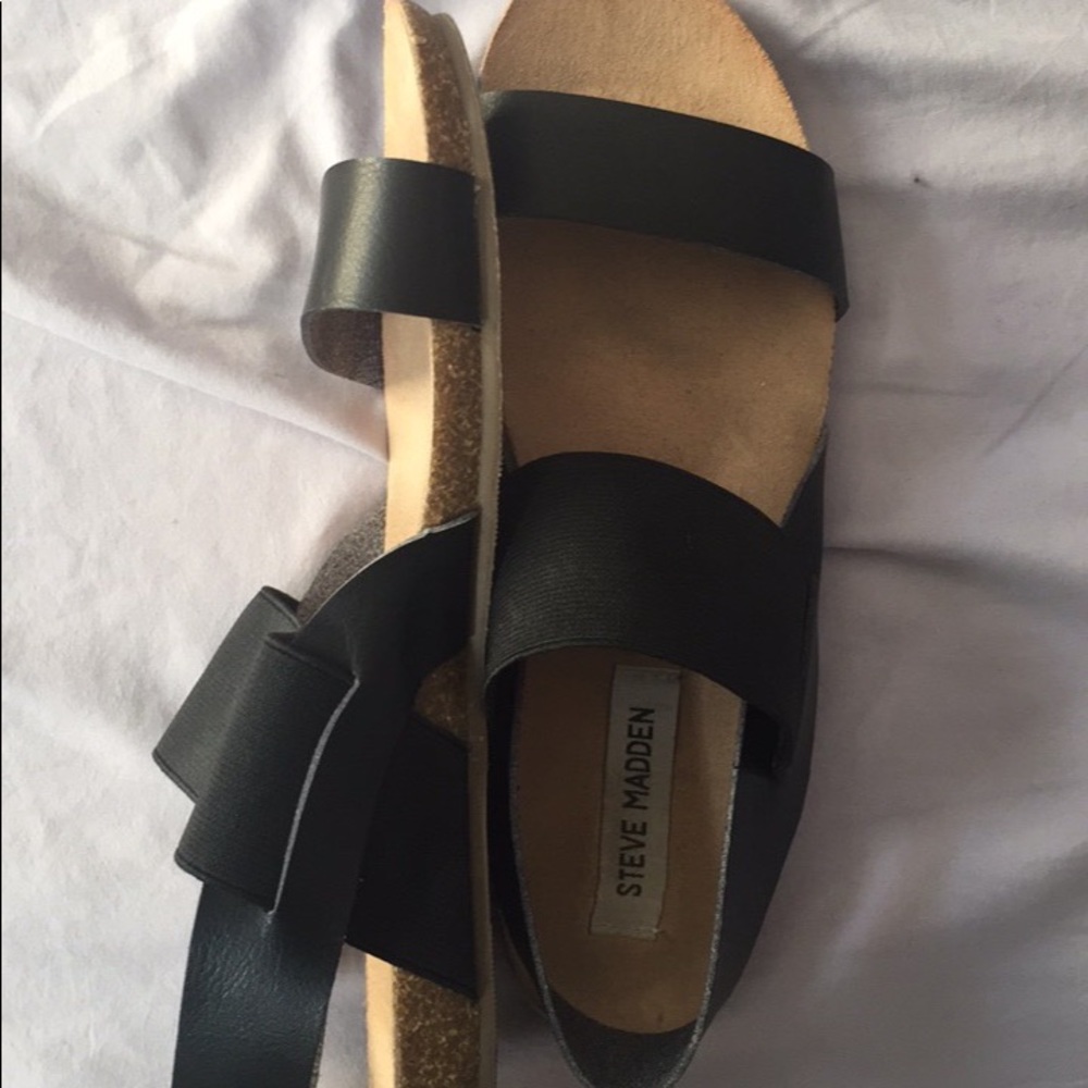 BLACK STEVE MADDEN SANDALS