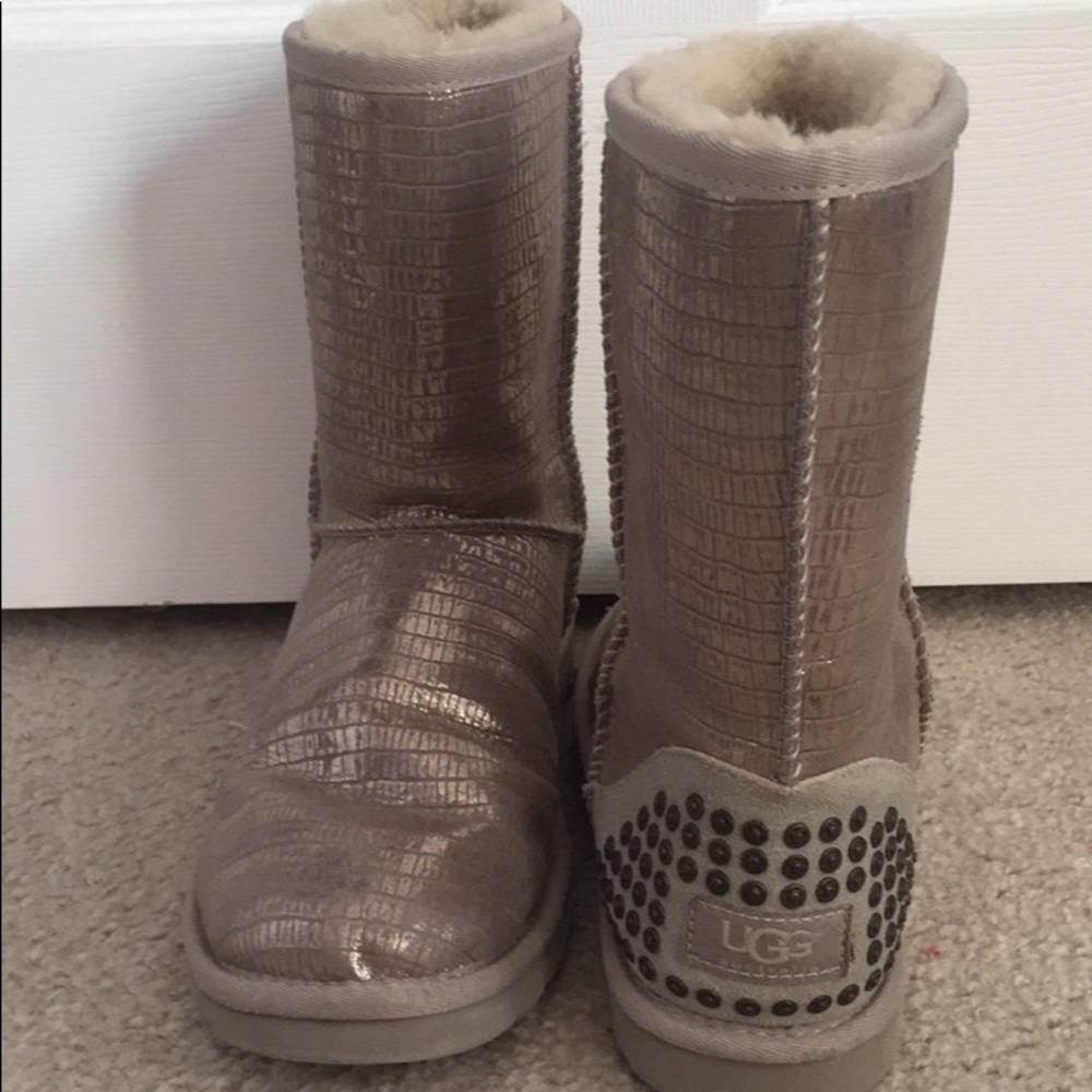 RARE DECORATIVE UGGS BARELY WORN!!!