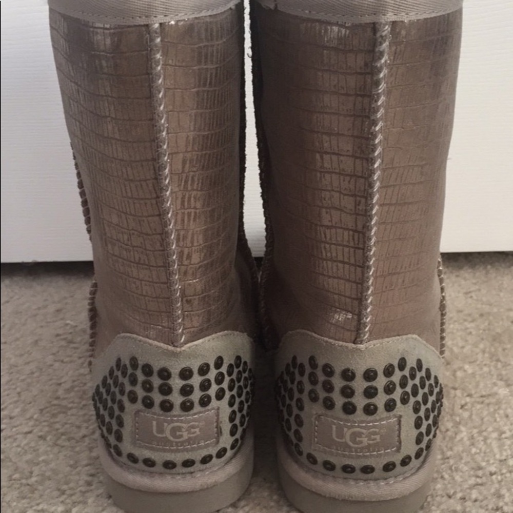 RARE DECORATIVE UGGS BARELY WORN!!! - Picture 2 of 5
